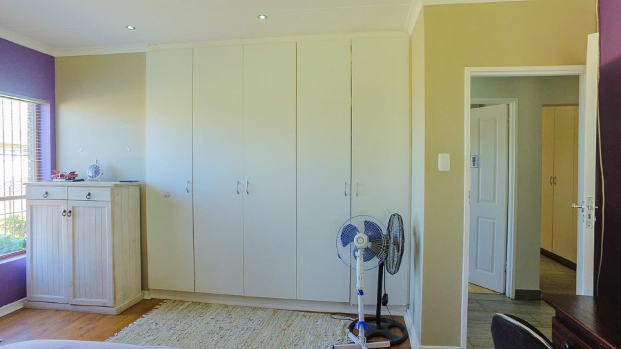 3 Bedroom Property for Sale in Wavecrest Eastern Cape